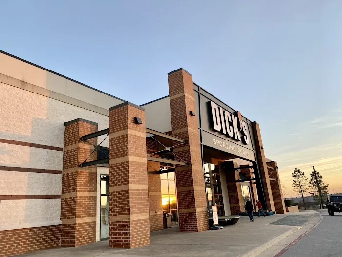 DICK'S Sporting Goods Picture 1
