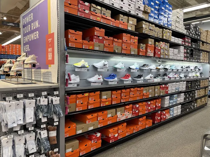 DICK'S Sporting Goods Picture 7