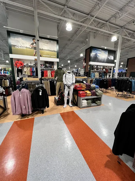DICK'S Sporting Goods Picture 9
