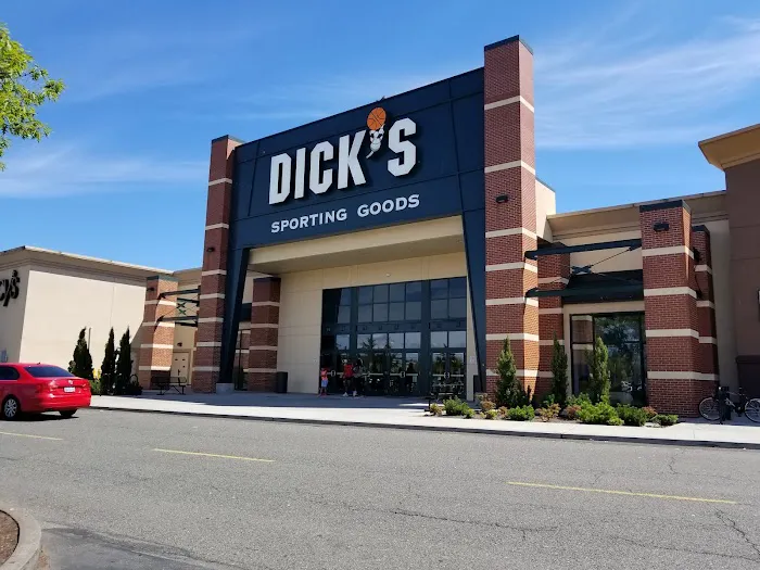 DICK'S Sporting Goods Picture 1