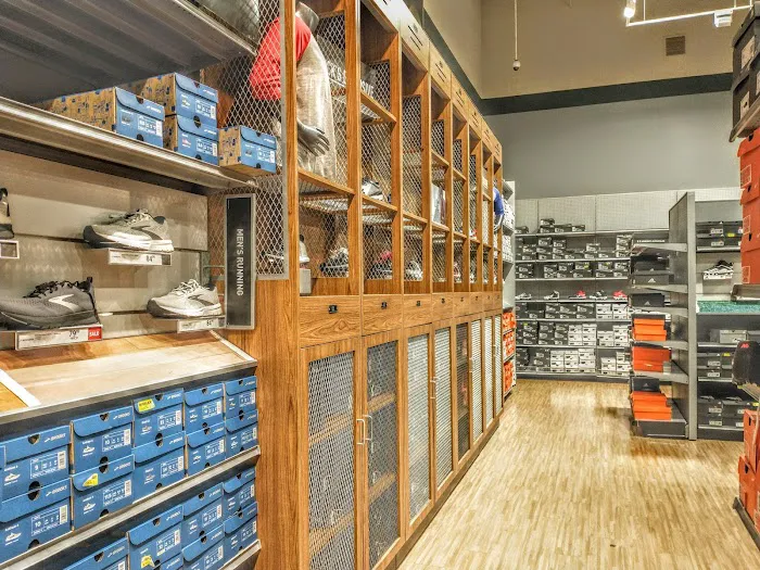 DICK'S Sporting Goods Picture 4