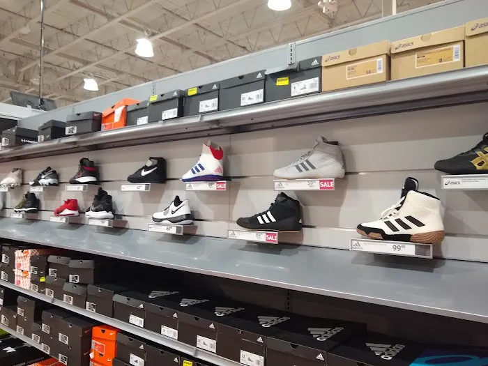 DICK'S Sporting Goods Picture 6