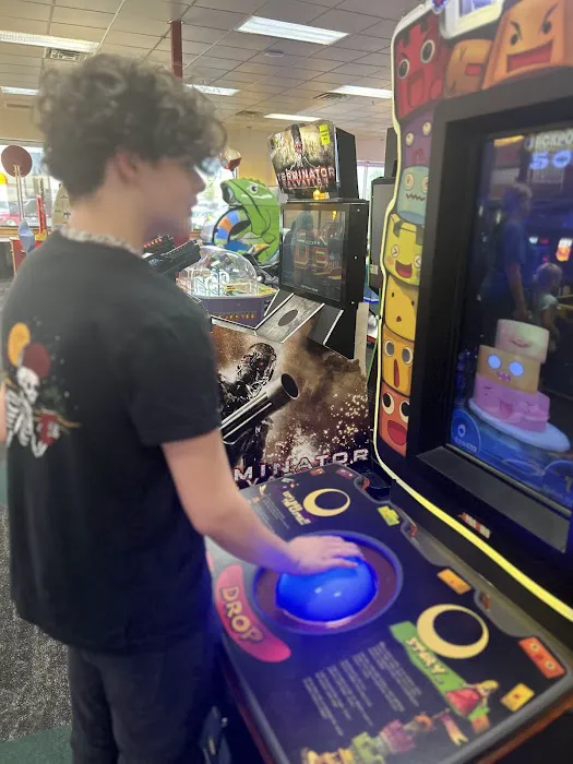 Chuck E. Cheese Picture 10