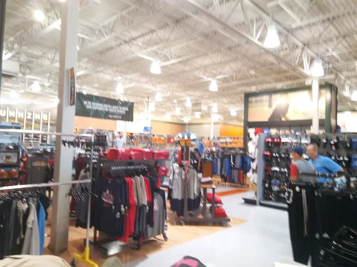 DICK'S Sporting Goods Picture 3