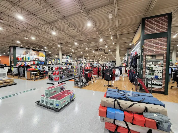 DICK'S Sporting Goods Picture 2