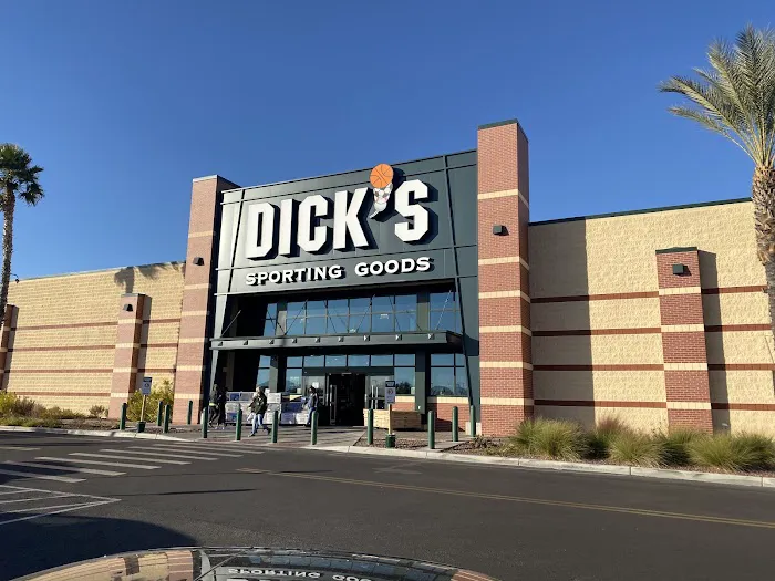 DICK'S Sporting Goods Picture 4