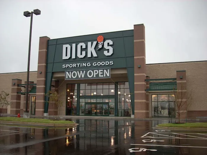 DICK'S Sporting Goods Picture 3