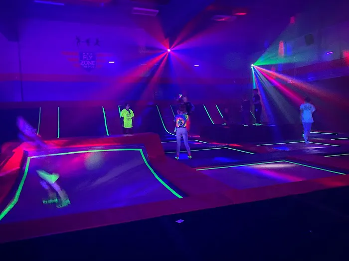The Hub Trampoline & Axe Throwing Picture 3