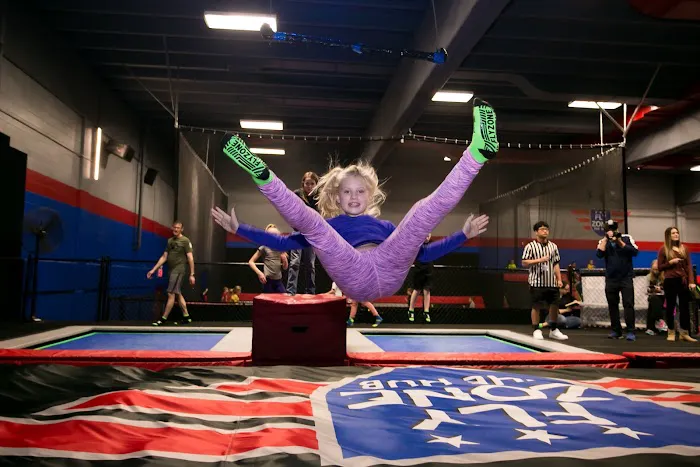 The Hub Trampoline & Axe Throwing Picture 1