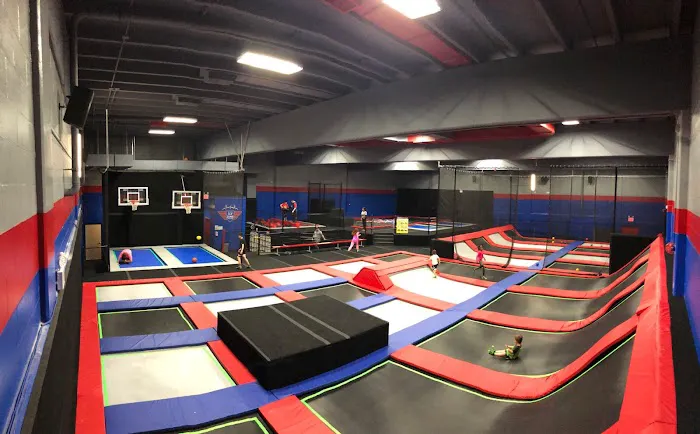 The Hub Trampoline & Axe Throwing Picture 2