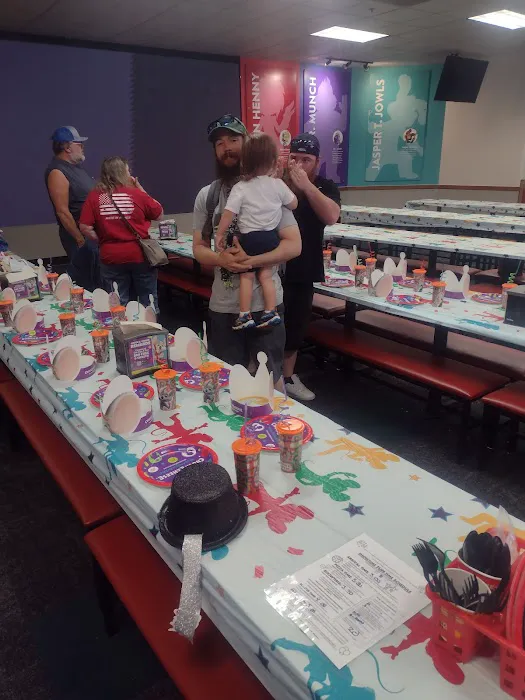 Chuck E. Cheese Picture 8