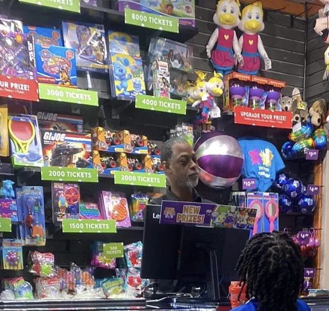 Chuck E. Cheese Picture 10