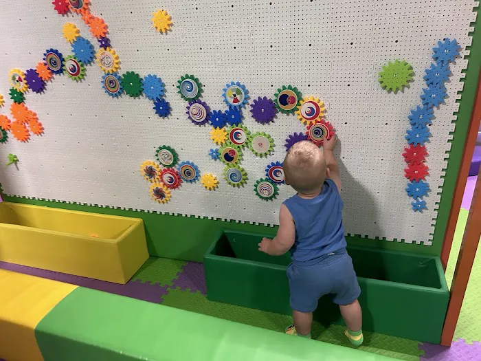 KIDS PLAYS Picture 7