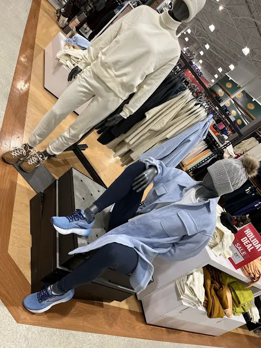 DICK'S Sporting Goods Picture 5