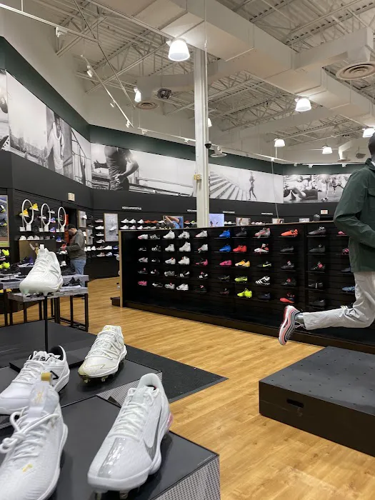DICK'S Sporting Goods Picture 9