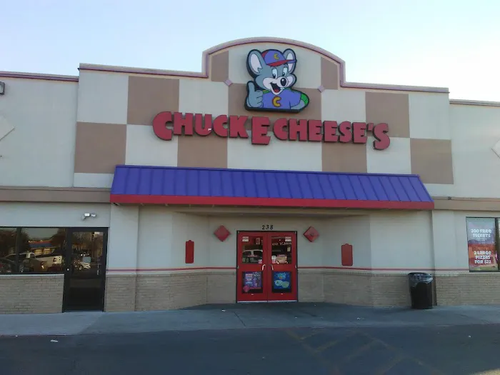 Chuck E. Cheese Picture 3