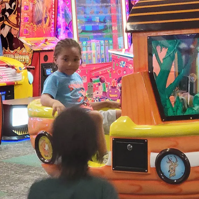 Chuck E. Cheese Picture 7