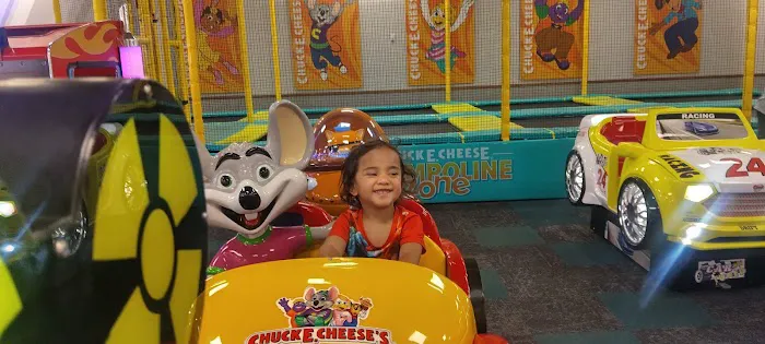Chuck E. Cheese Picture 10