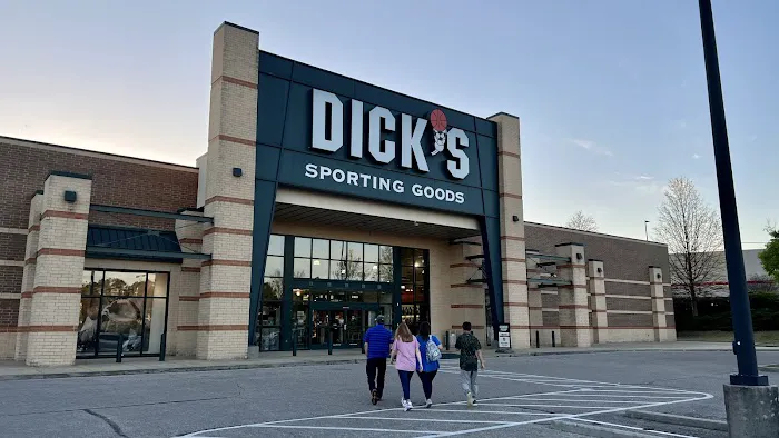 DICK'S Sporting Goods Picture 2