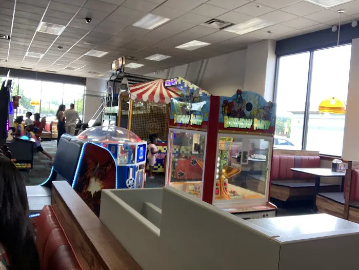 Chuck E. Cheese Picture 6