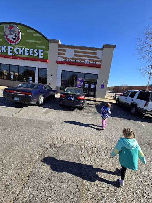 Chuck E. Cheese Picture 10
