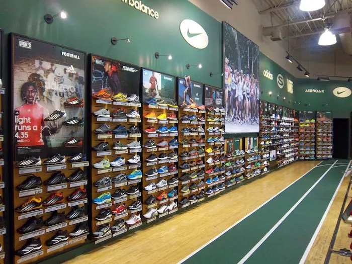 DICK'S Sporting Goods Picture 4
