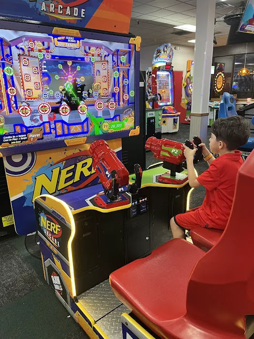 Chuck E. Cheese Picture 6