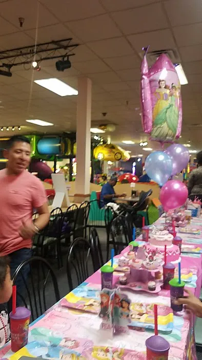 Chuck E. Cheese Picture 10