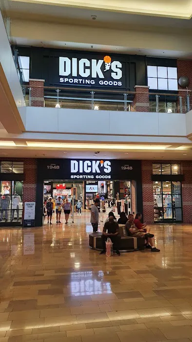 DICK'S Sporting Goods Picture 1