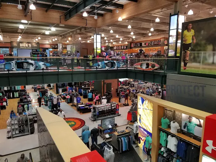 DICK'S Sporting Goods Picture 3