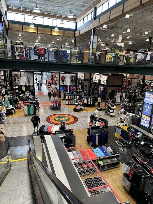 DICK'S Sporting Goods Picture 1