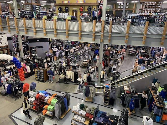DICK'S Sporting Goods Picture 3