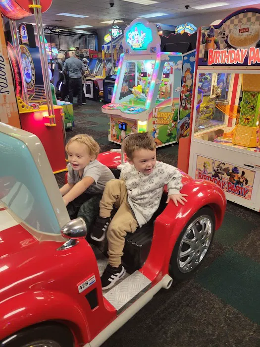 Chuck E. Cheese Picture 5