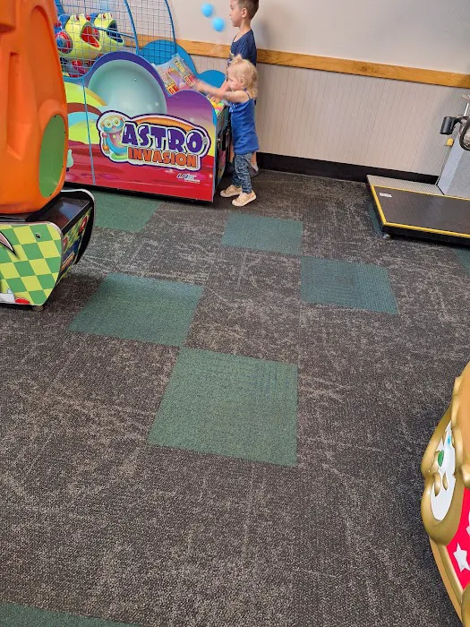 Chuck E. Cheese Picture 4