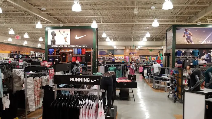 DICK'S Sporting Goods Picture 1