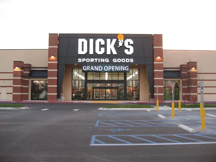 DICK'S Sporting Goods Picture 4