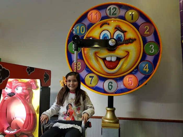 Chuck E. Cheese Picture 9