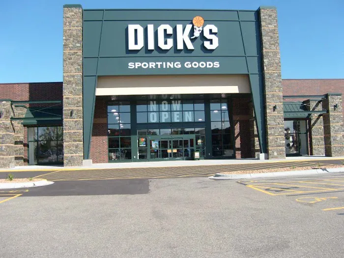 DICK'S Sporting Goods Picture 1