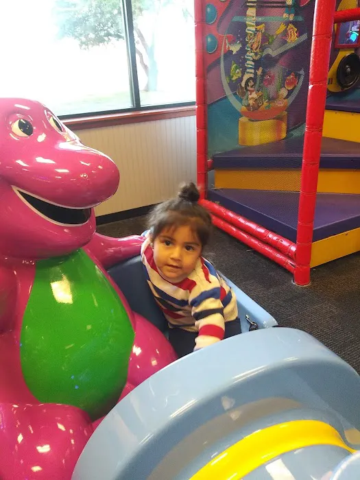 Chuck E. Cheese Picture 9