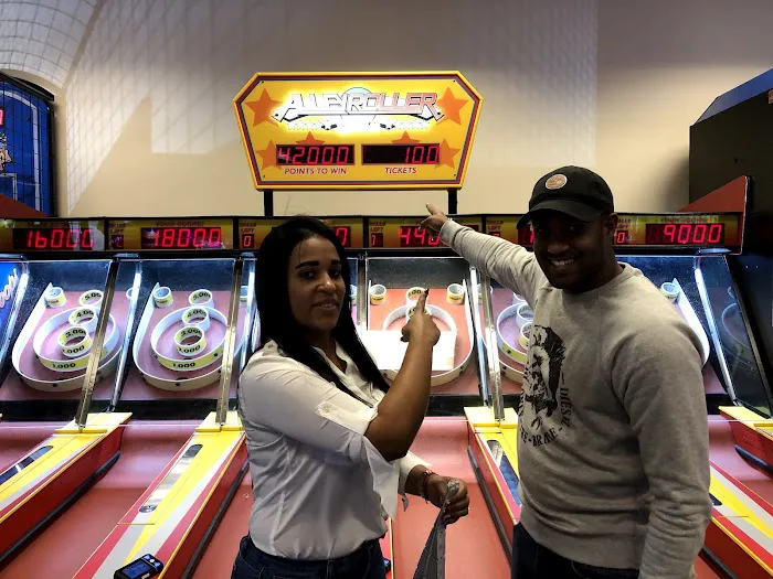 Chuck E. Cheese Picture 10