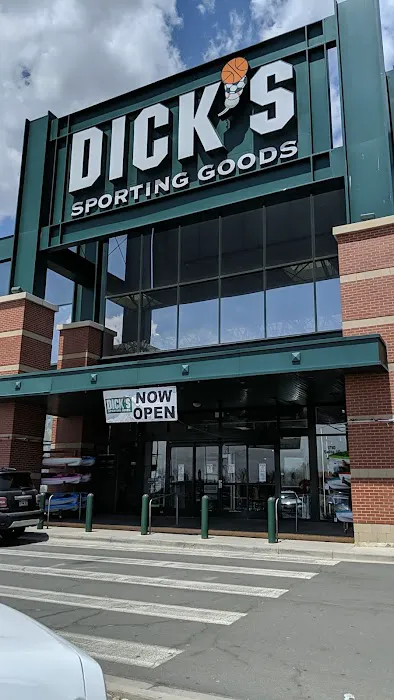 DICK'S Sporting Goods Picture 2
