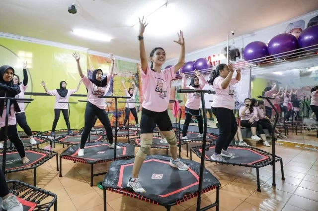 Trampoline Dancing: Exploring the New Fitness Trend Sweeping Gyms